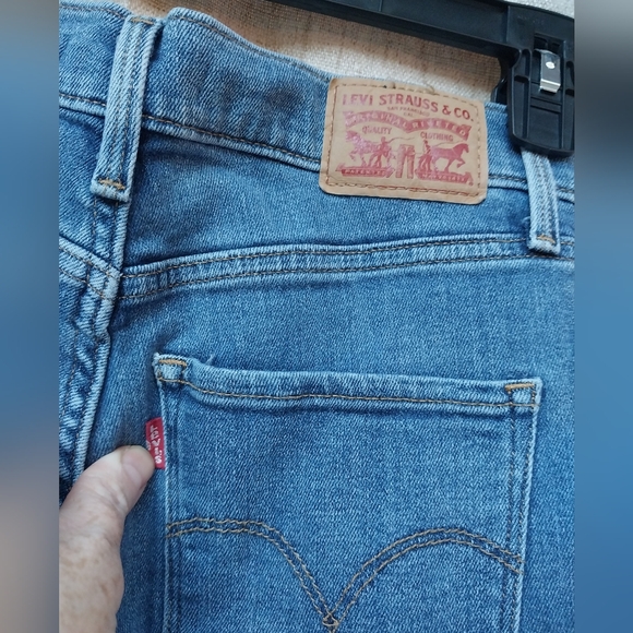 Levi's Women's Skinny Jeans in Blue - Picture 3 of 3